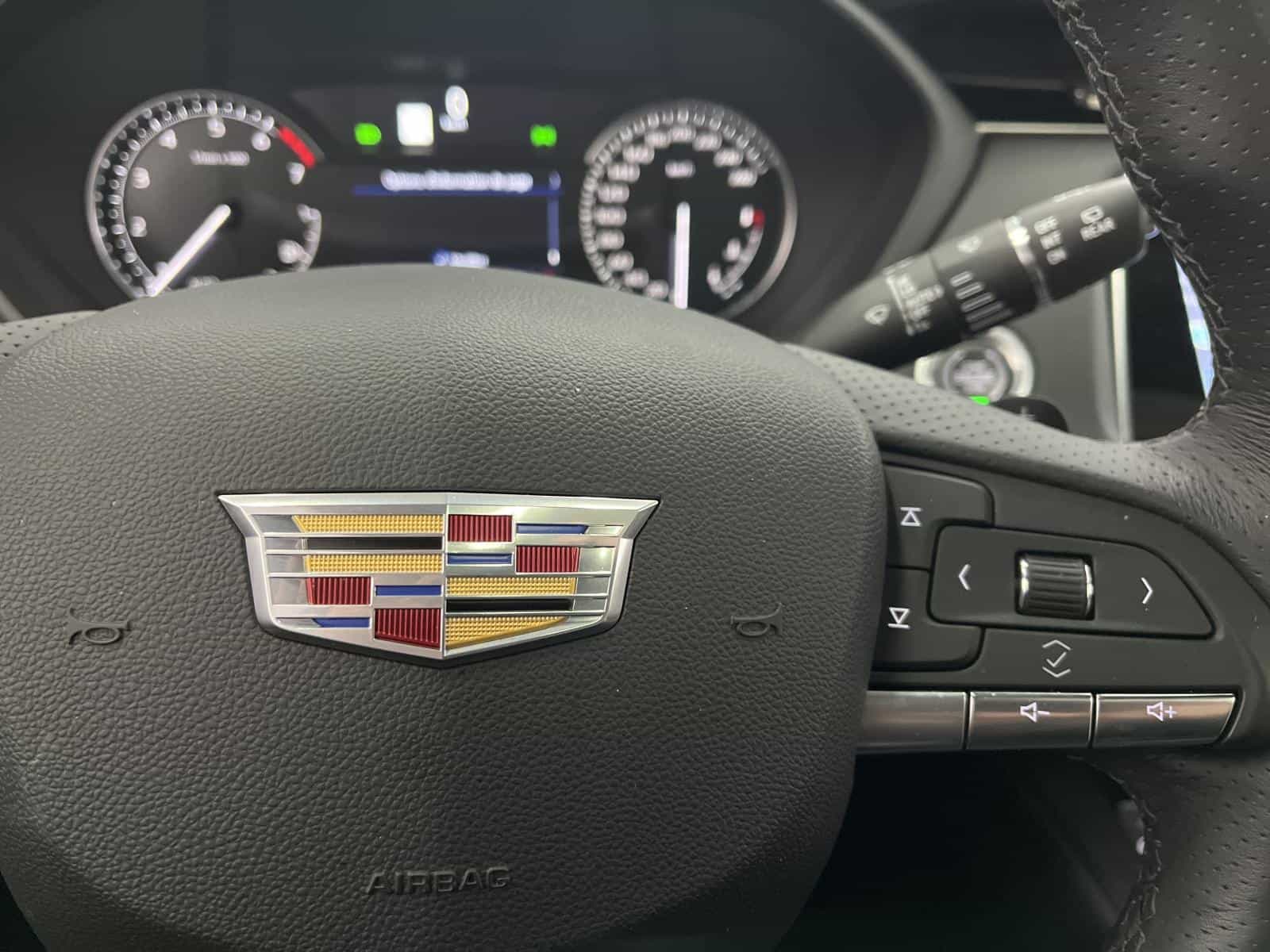 2023 Cadillac XT4 Sport - Image 18