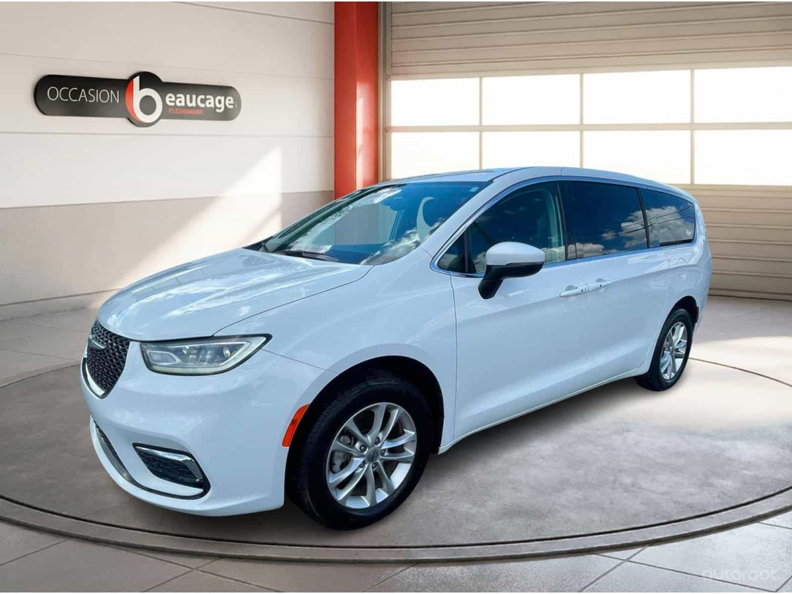 2023 Chrysler Pacifica Touring L - Image 1
