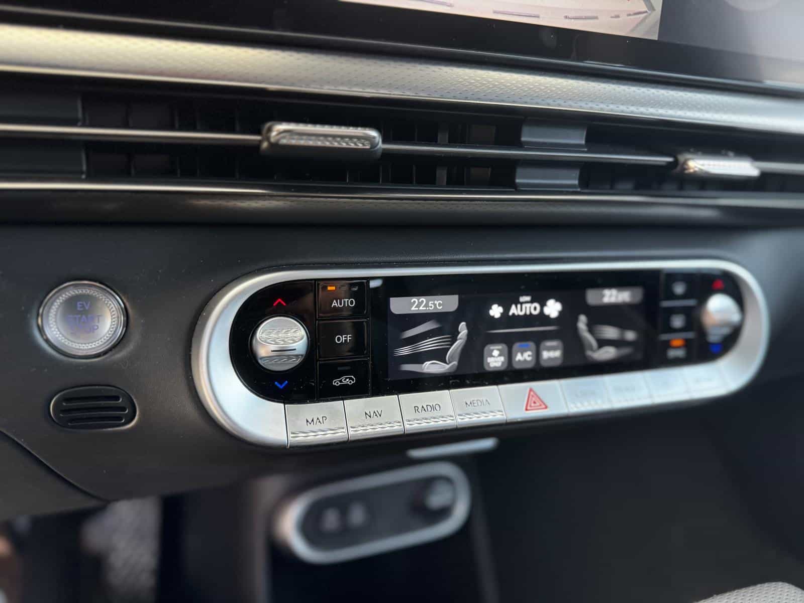 2023 Genesis GV60 Advanced - Image 21