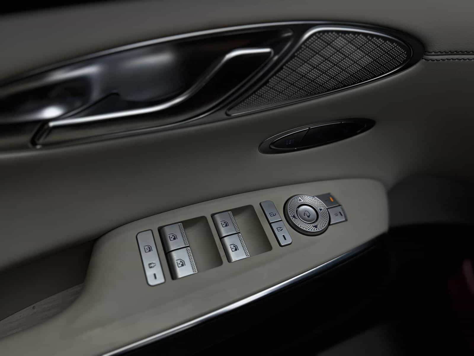 2025 Genesis GV70 Advanced 2.5T - Image 9