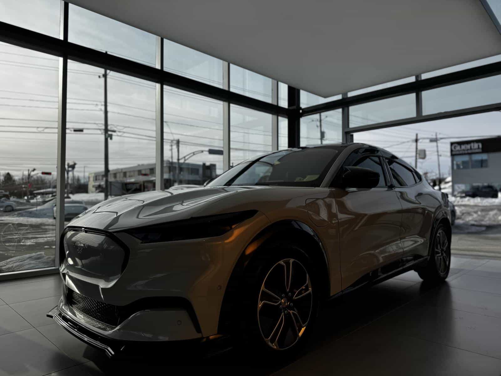 Image 4 Ford Mustang MACH-E Premium 2023