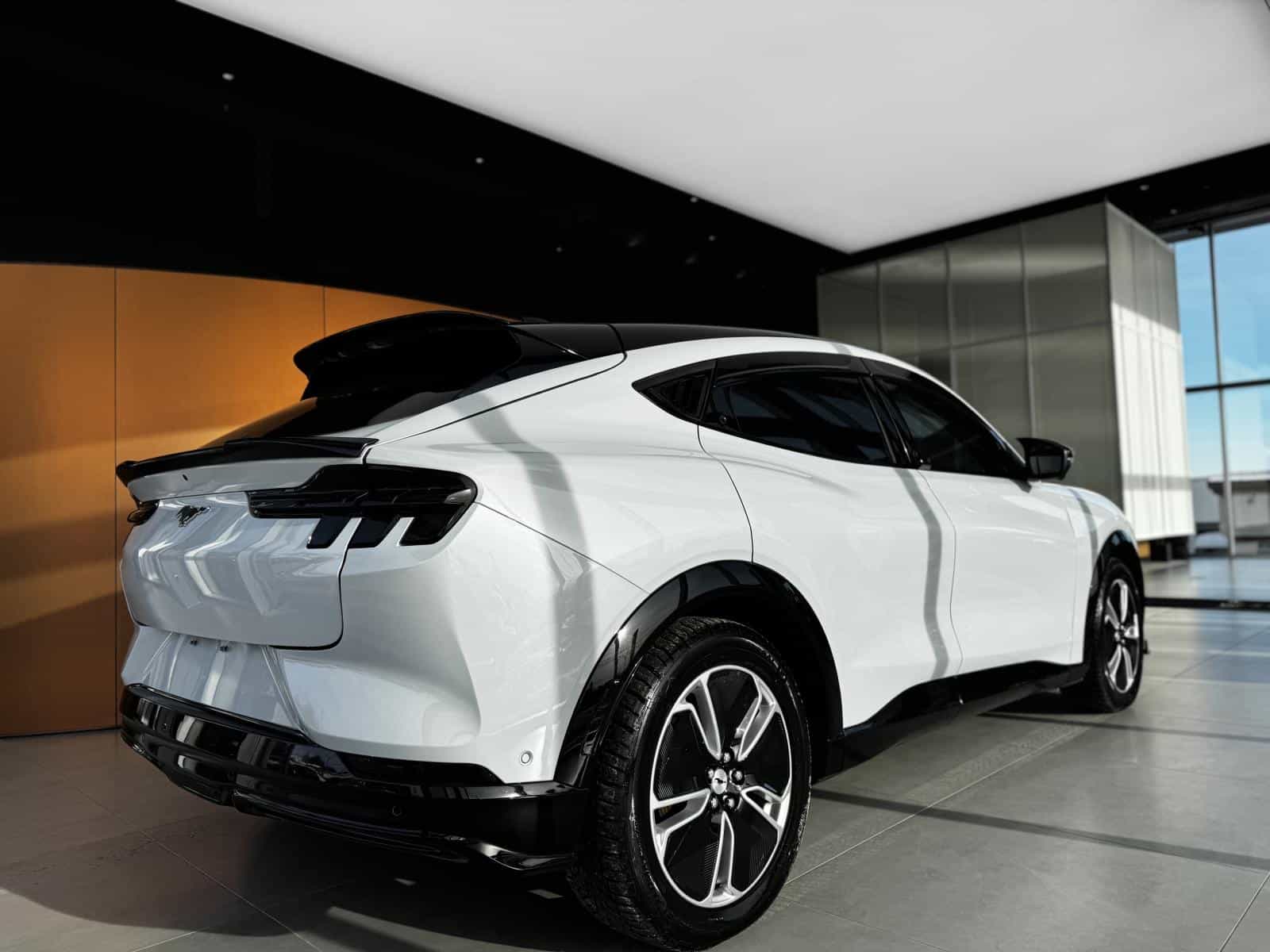 Image 8 Ford Mustang MACH-E Premium 2023