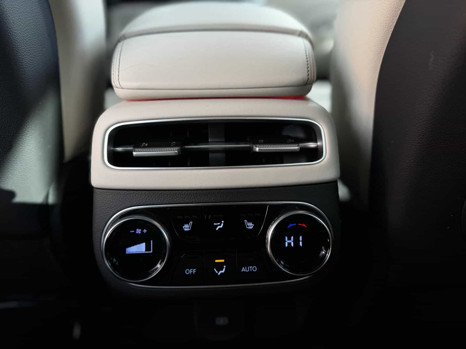 2024 Genesis GV70 Advanced 2.5T - Image 12