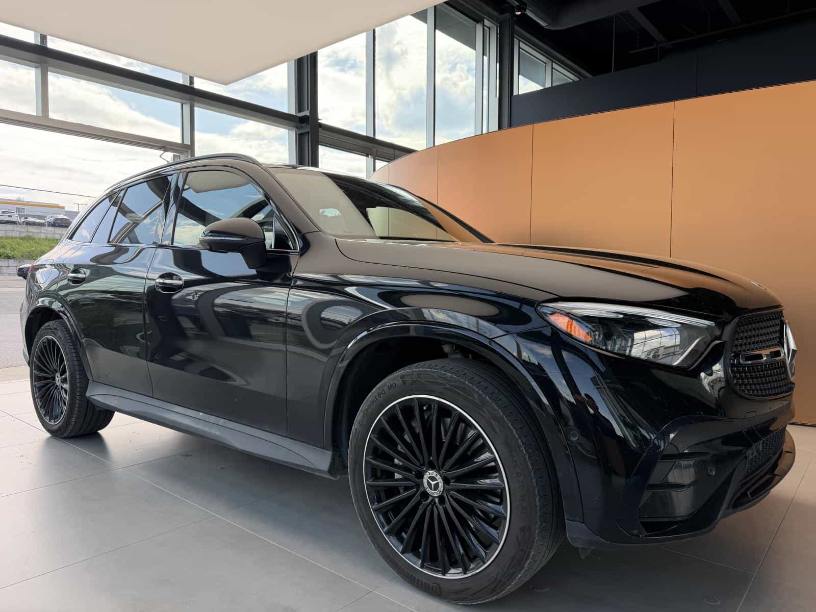 2023 Mercedes-Benz GLC-Class GLC300 - Image 1