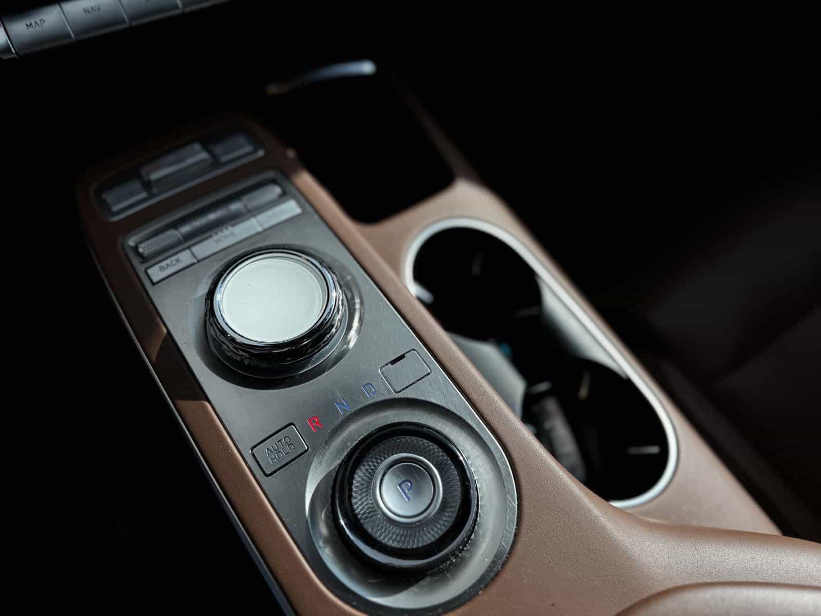 2024 Genesis GV70 Advanced Plus 2.5T - Image 23