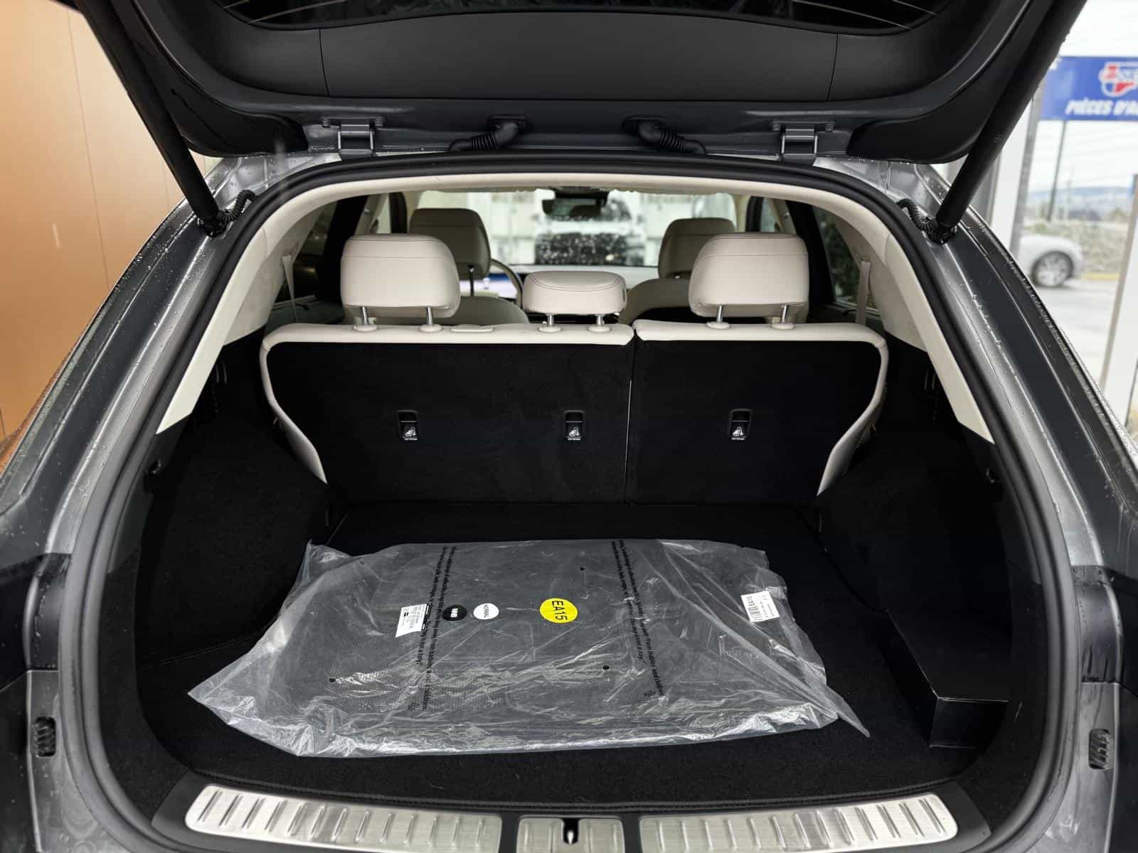 2026 Genesis GV70 Prestige 2.5T - Image 8