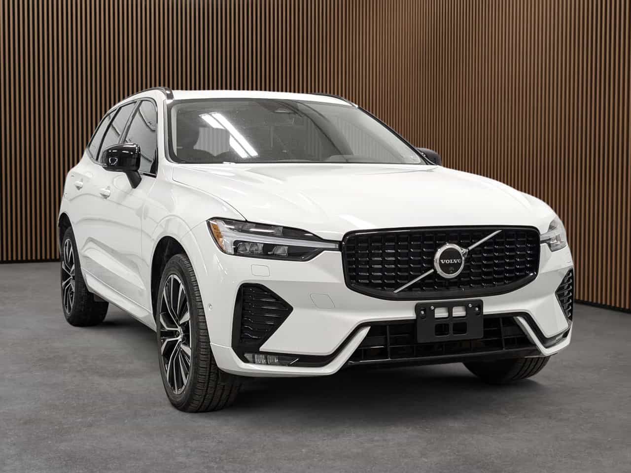 Image 3 Volvo XC60 B5 - Plus 2024