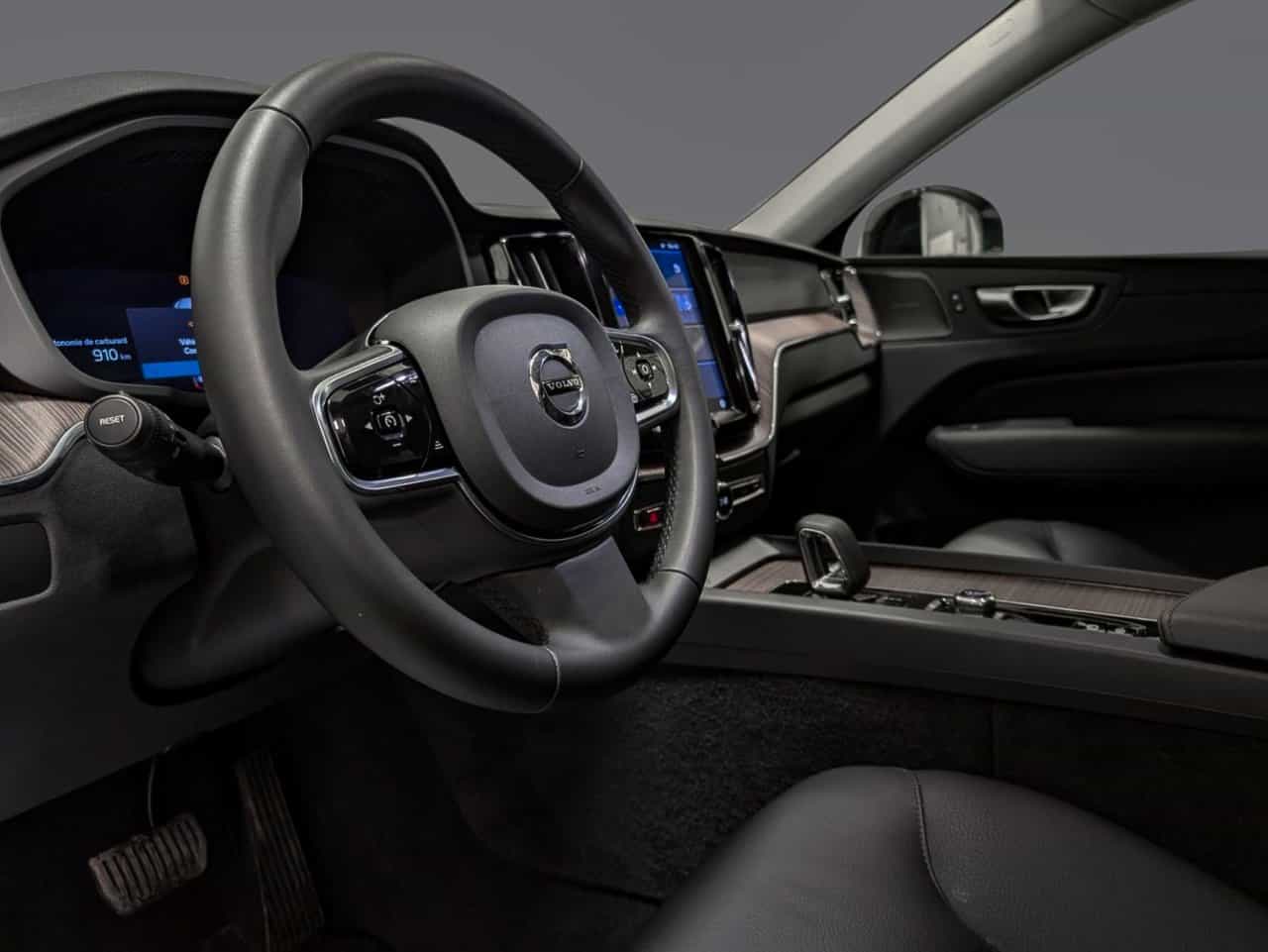 Image 8 Volvo XC60 B5 - Plus 2024