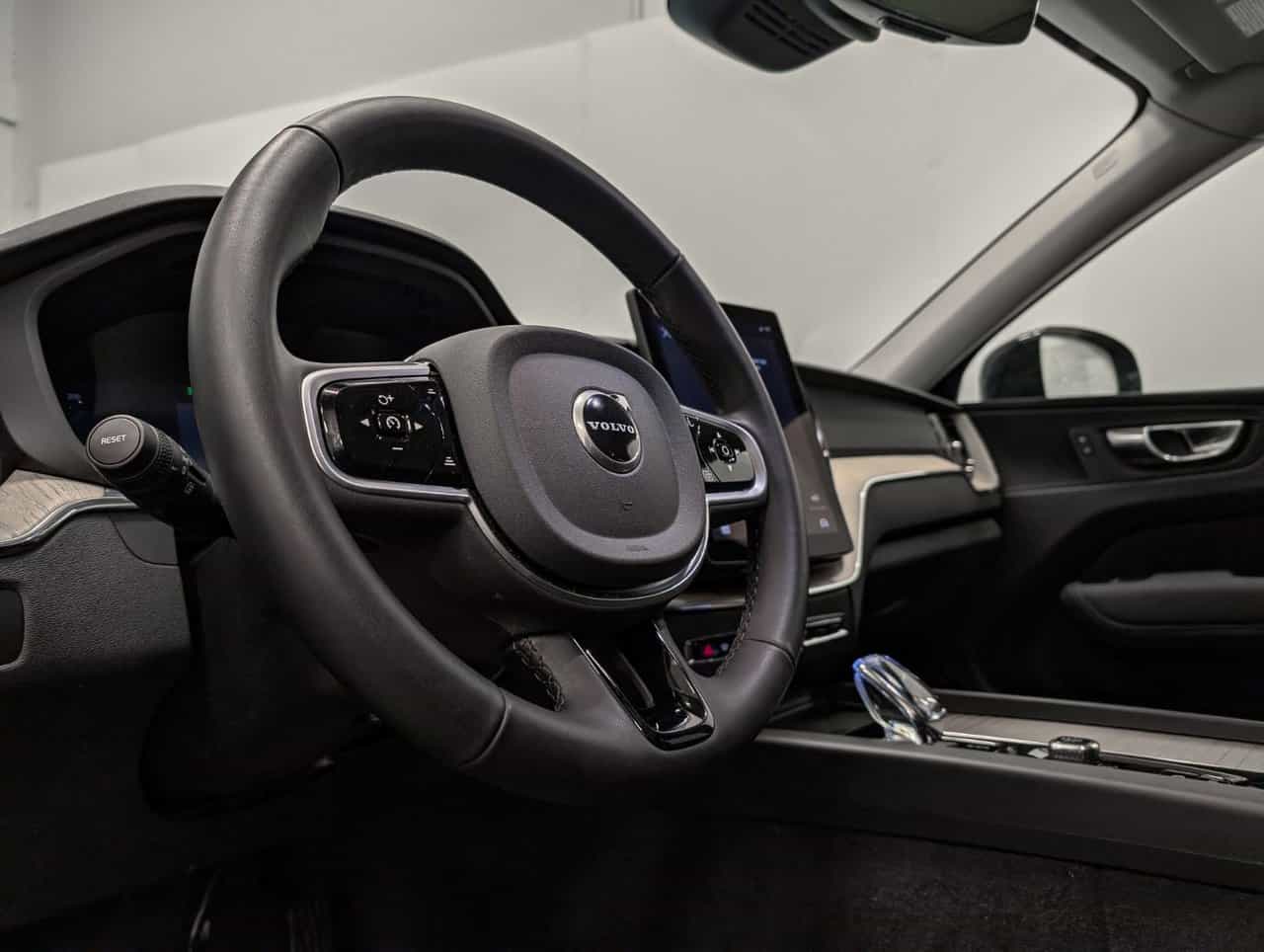 2026 Volvo XC60 B5 - Plus - Image 8