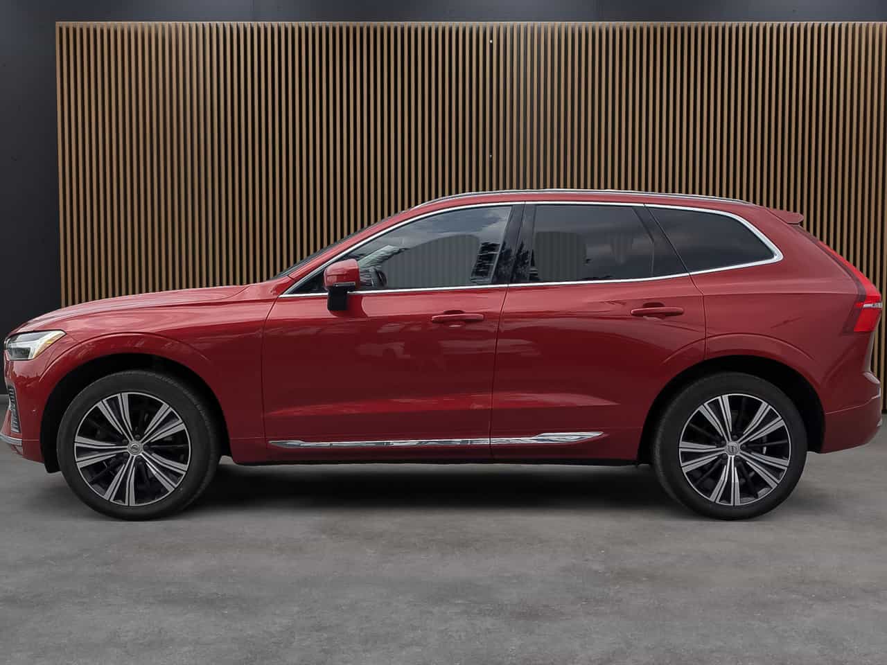 2023 Volvo XC60 Plus B6 - Image 2
