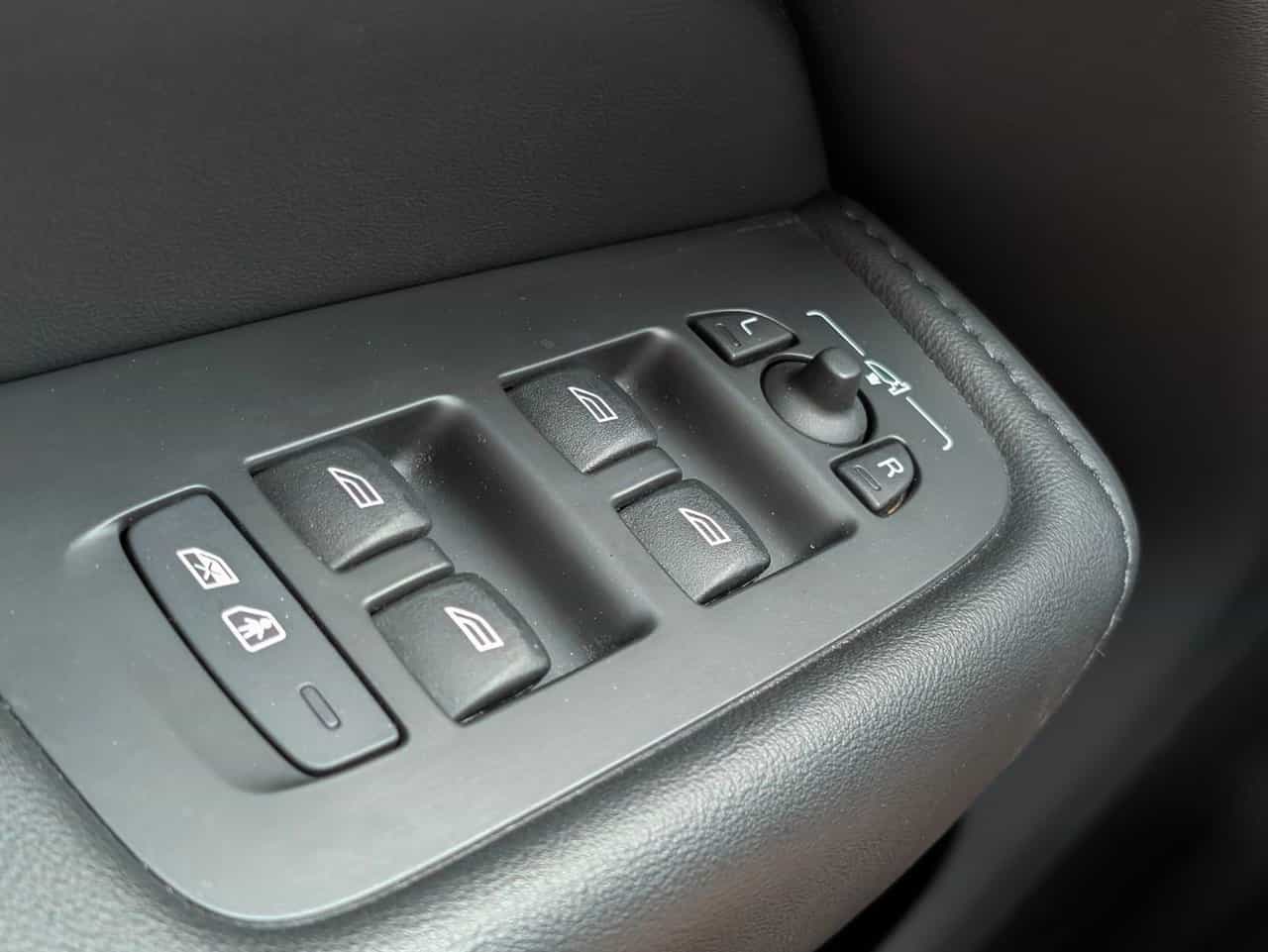 2023 Volvo XC60 Plus B6 - Image 22