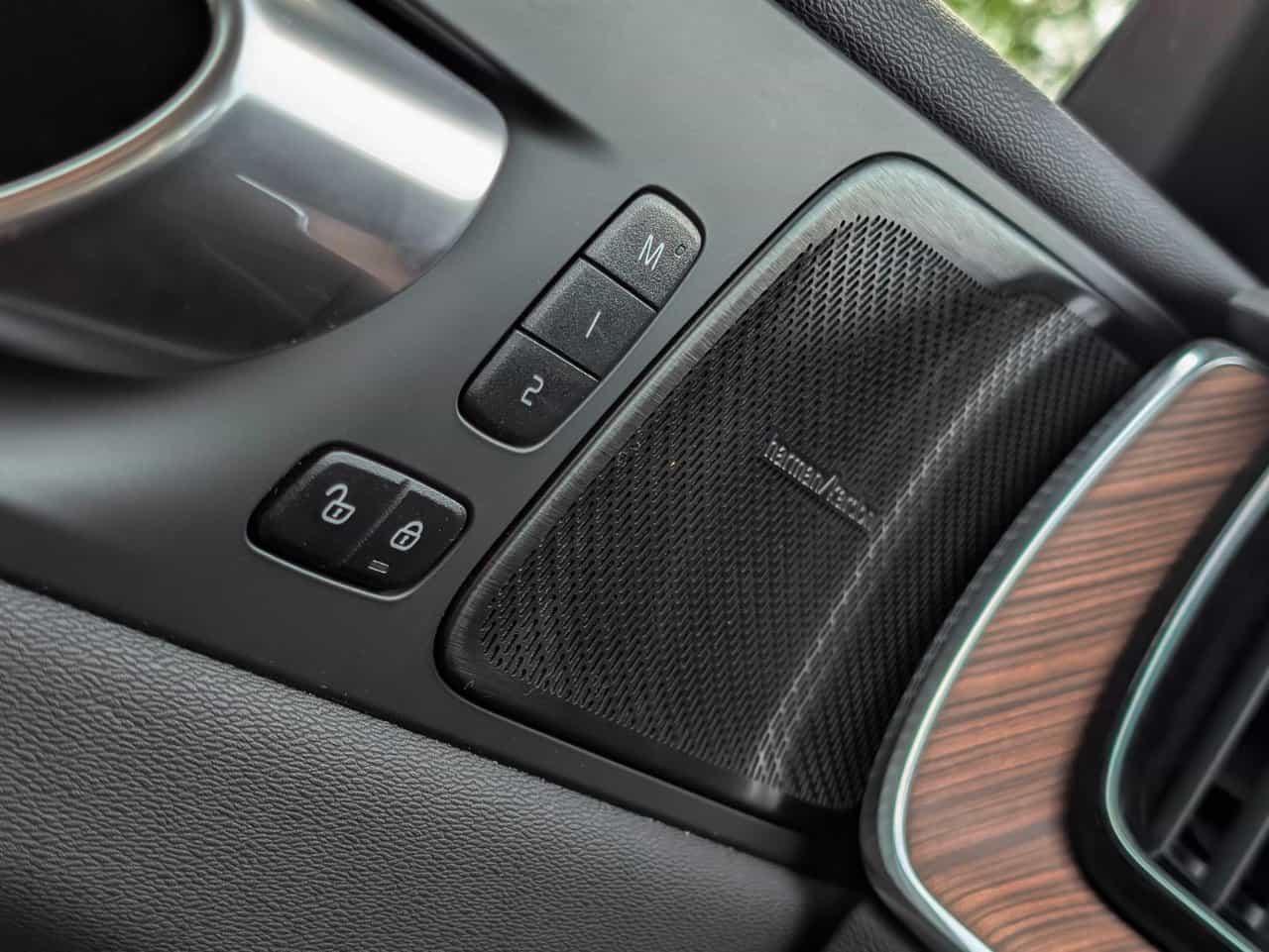 2023 Volvo XC60 Plus B6 - Image 23