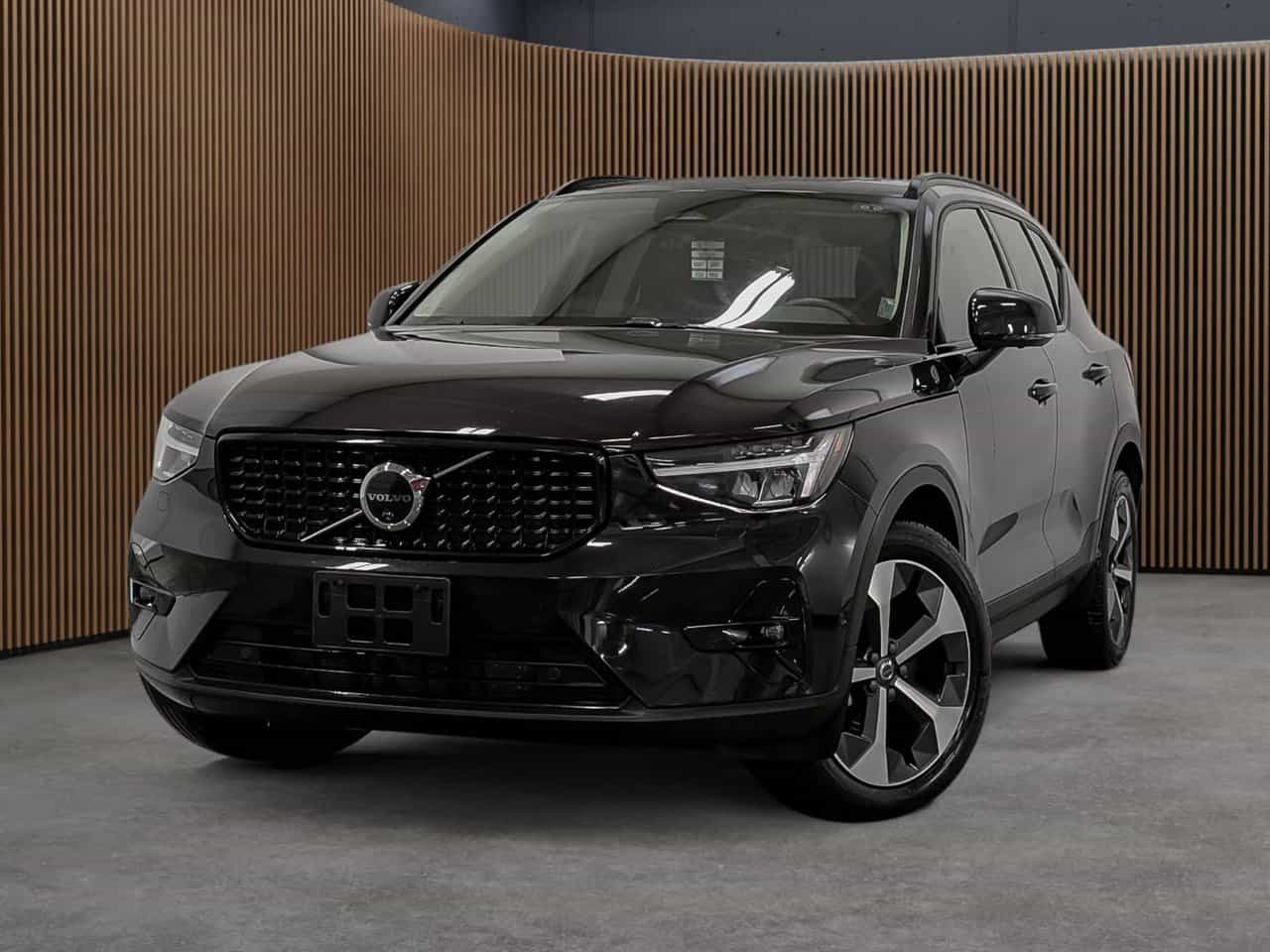 Image 1 Volvo XC40 B5 - Plus 2025
