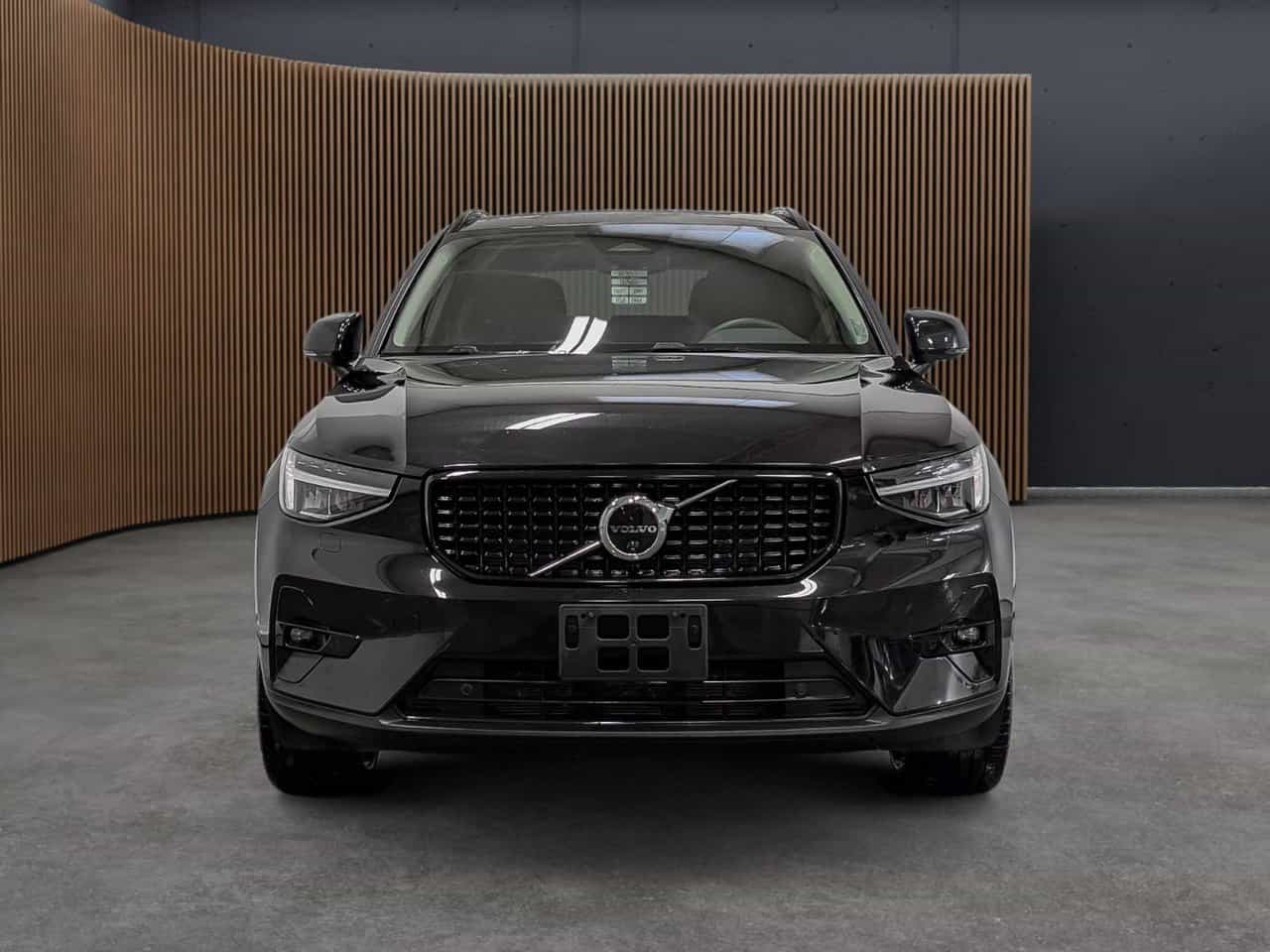 2025 Volvo XC40 B5 - Plus - Image 3