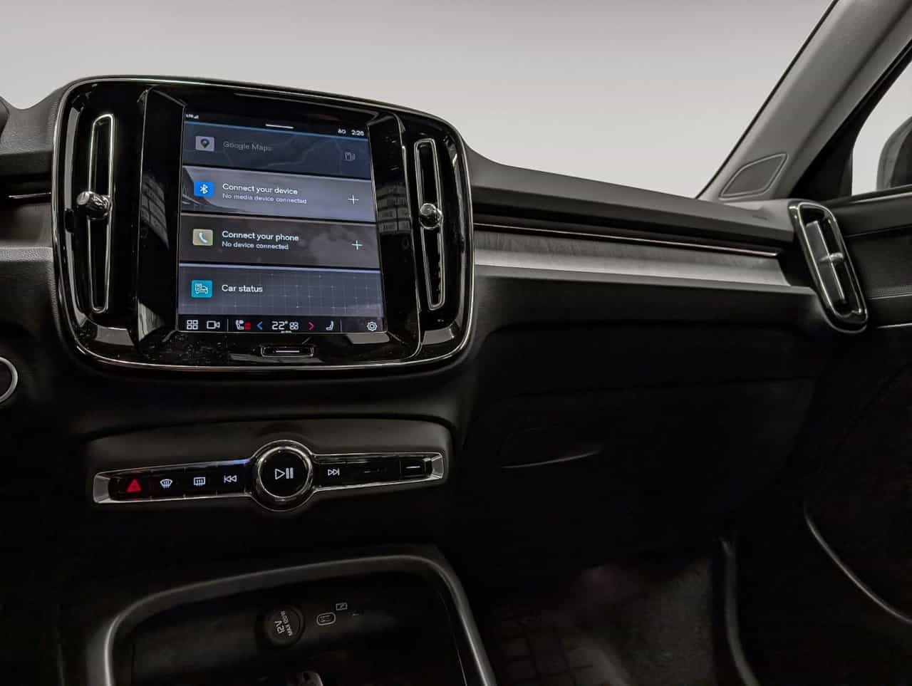 2025 Volvo XC40 B5 - Plus - Image 10