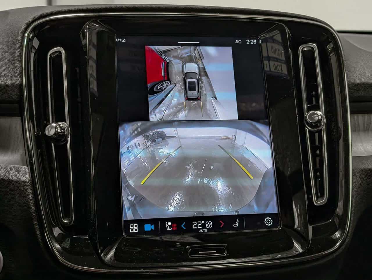 2025 Volvo XC40 B5 - Plus - Image 12