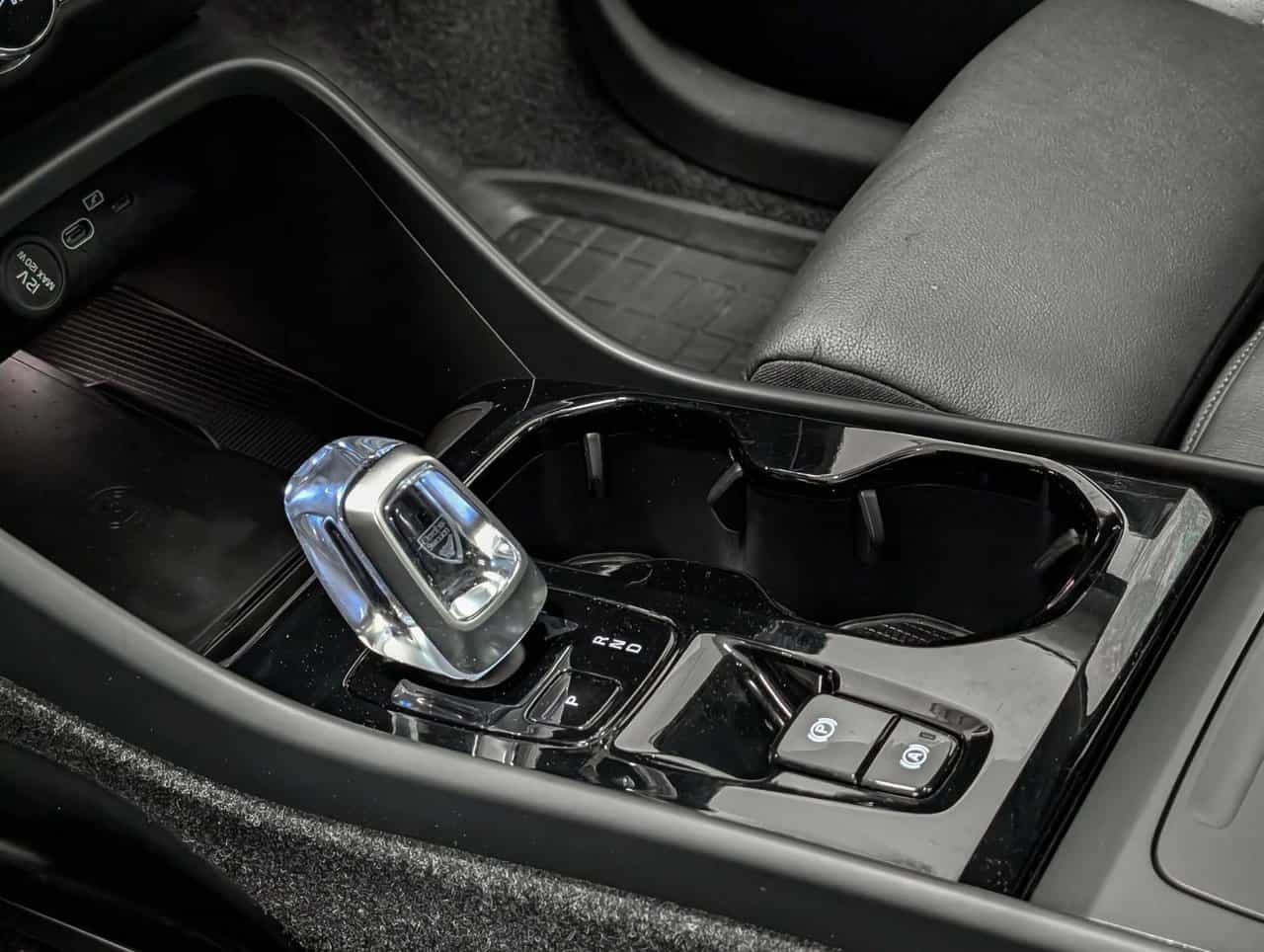 2025 Volvo XC40 B5 - Plus - Image 15