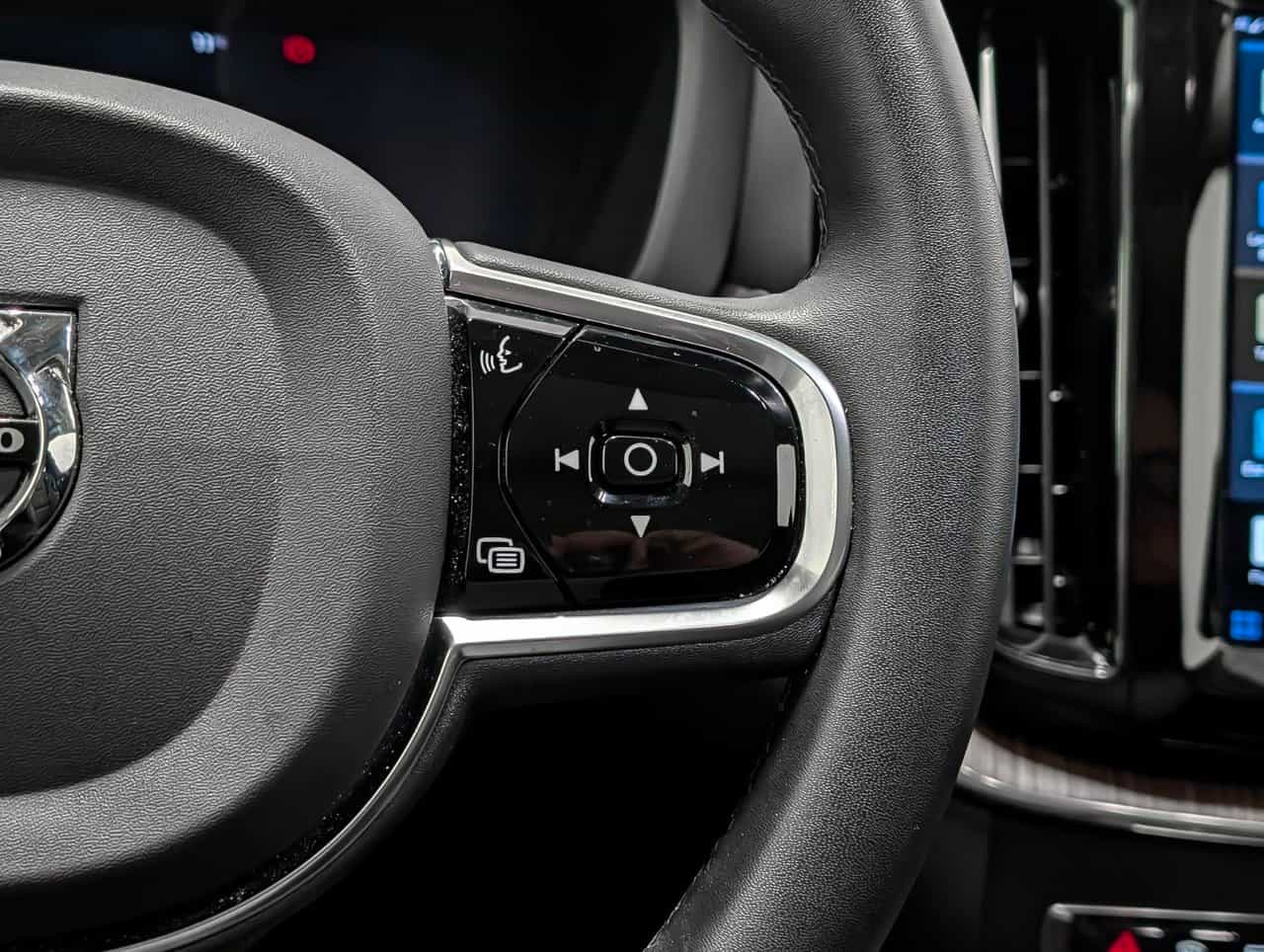 2023 Volvo XC60 Plus B6 - Image 19