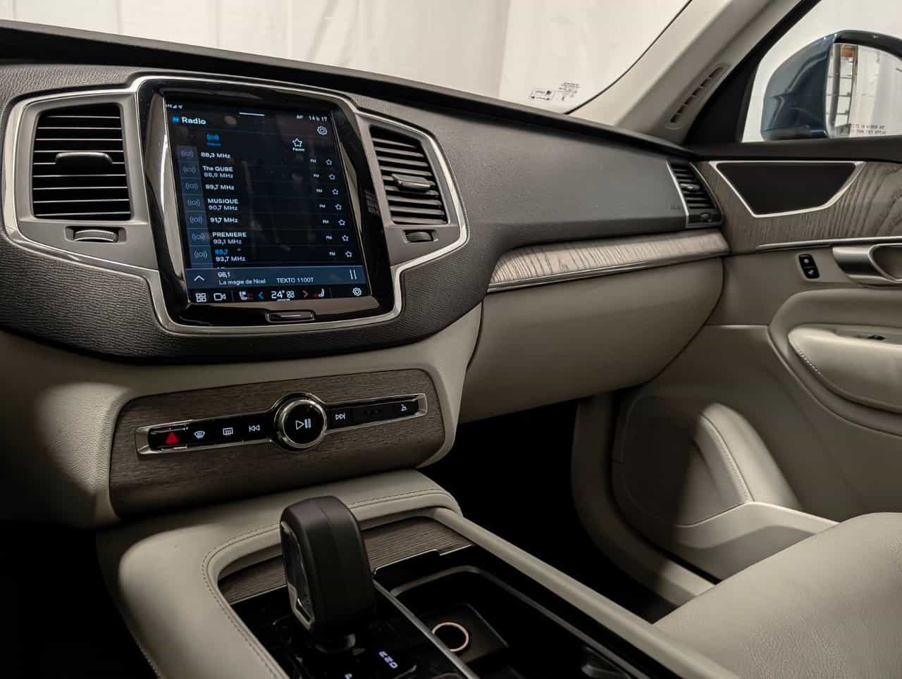 2024 Volvo XC90 B6 - Core - Image 13