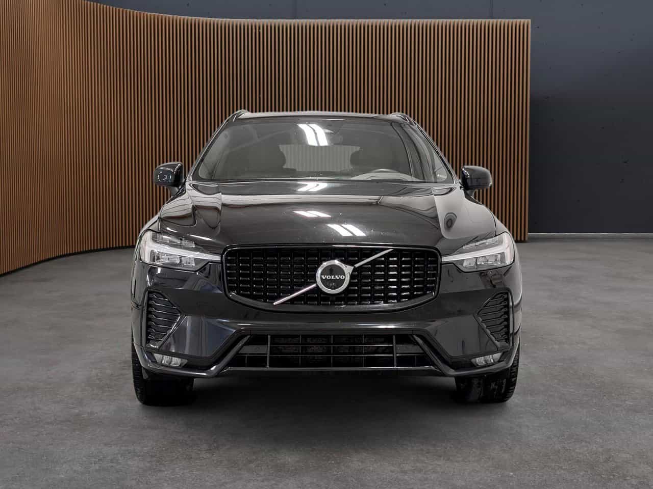 Image 2 Volvo XC60 R-Design 2022