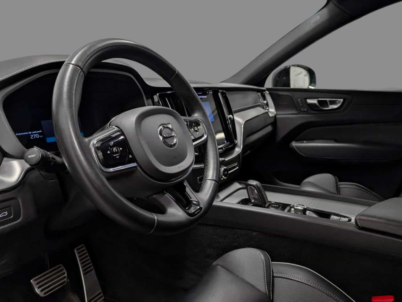 Image 8 Volvo XC60 R-Design 2022