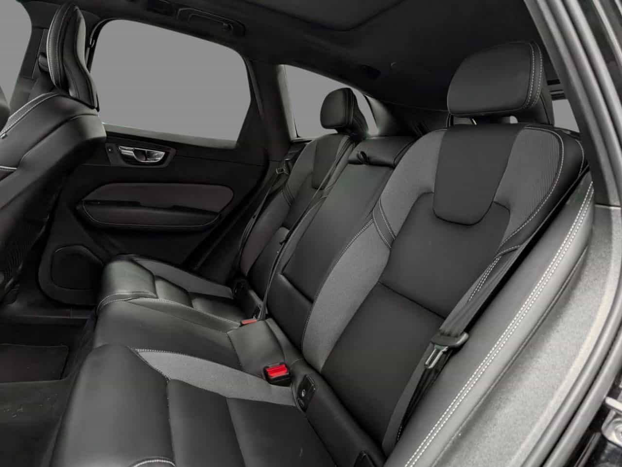 Image 11 Volvo XC60 R-Design 2022