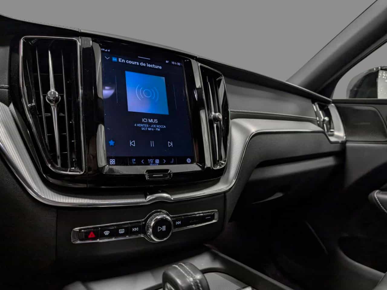 Image 12 Volvo XC60 R-Design 2022