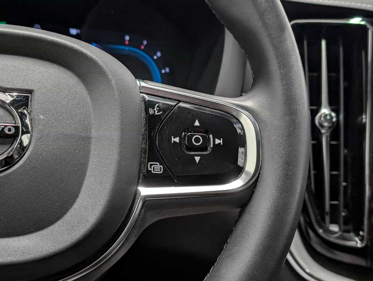 Image 16 Volvo XC60 R-Design 2022