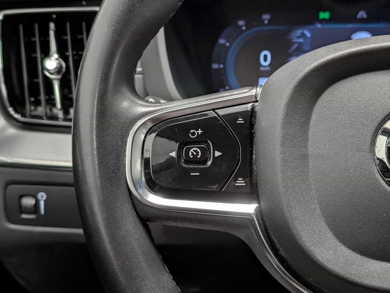 Image 17 Volvo XC60 R-Design 2022