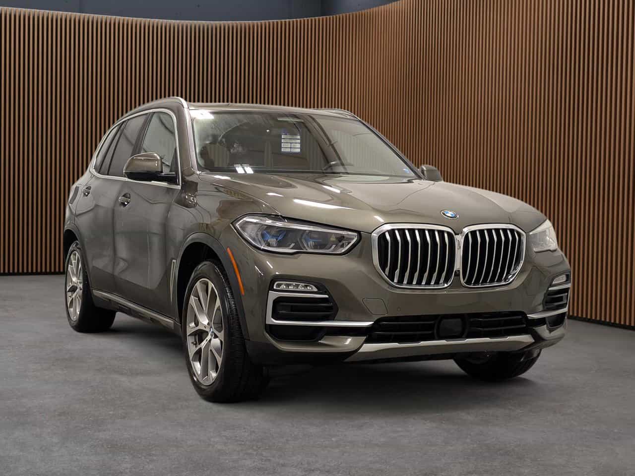 2021 BMW X5 xDrive45e - Image 3