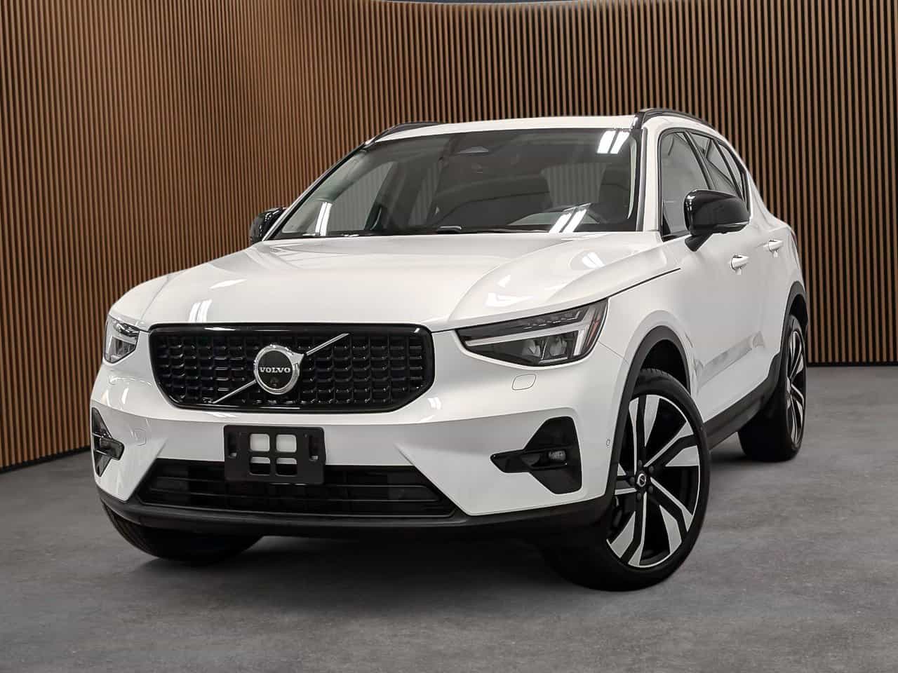 2025 Volvo XC40 B5 - Plus - Image 1