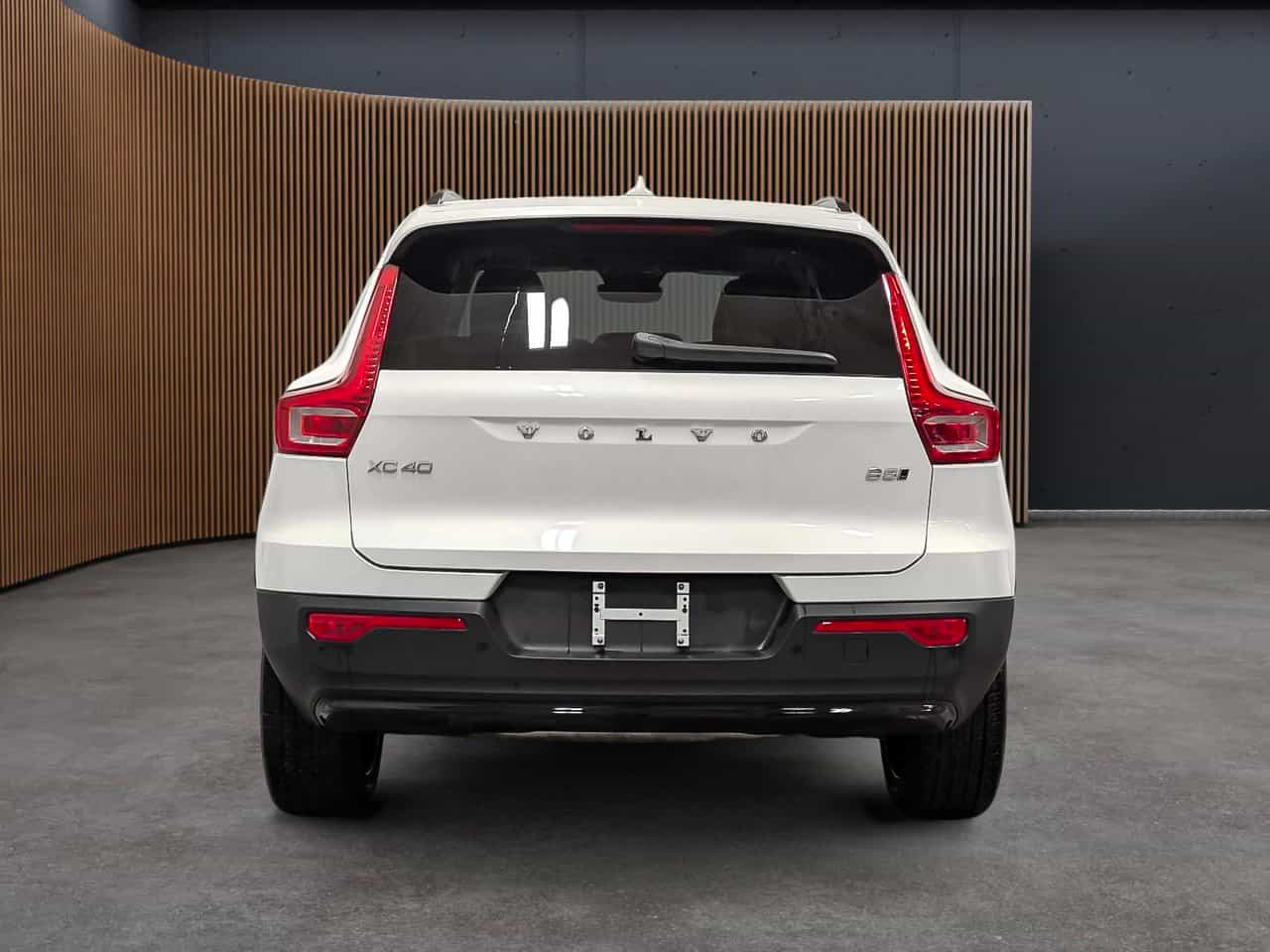 Image 5 Volvo XC40 B5 - Plus 2025