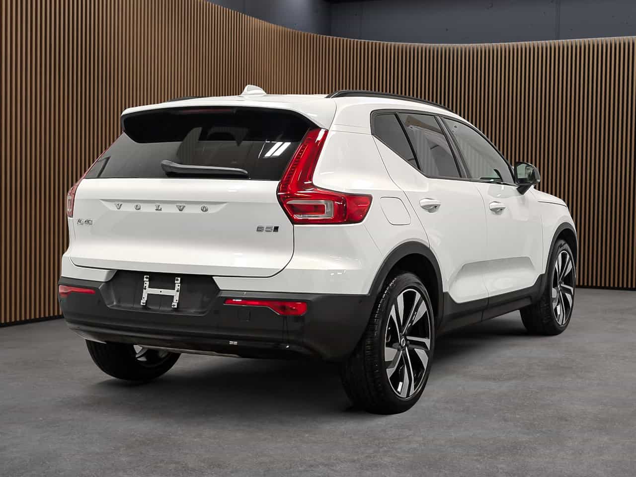 2025 Volvo XC40 B5 - Plus - Image 6