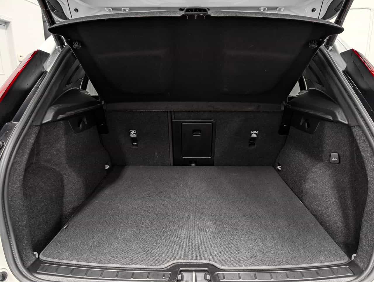 Image 8 Volvo XC40 B5 - Plus 2025