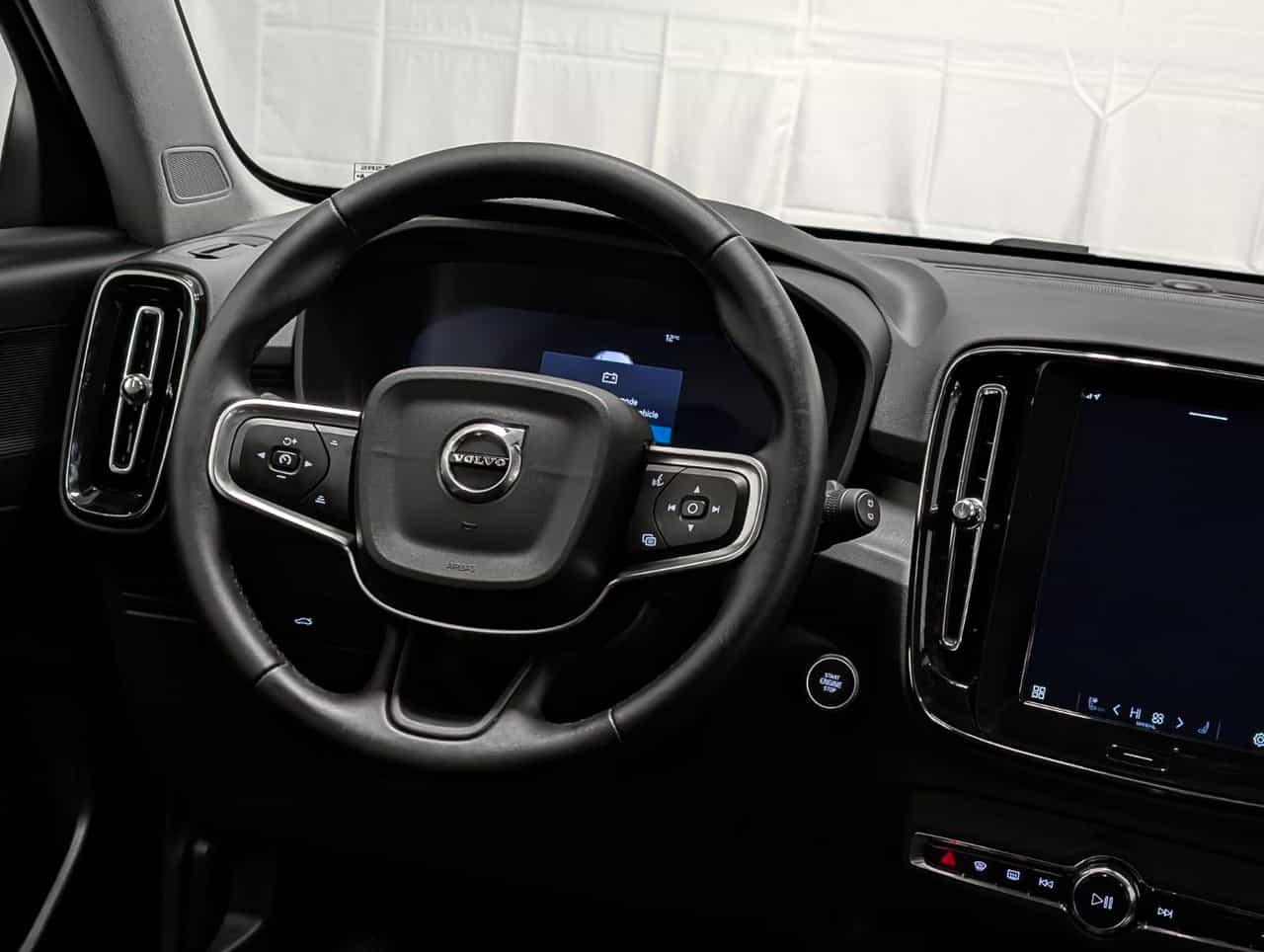 2025 Volvo XC40 B5 - Plus - Image 14