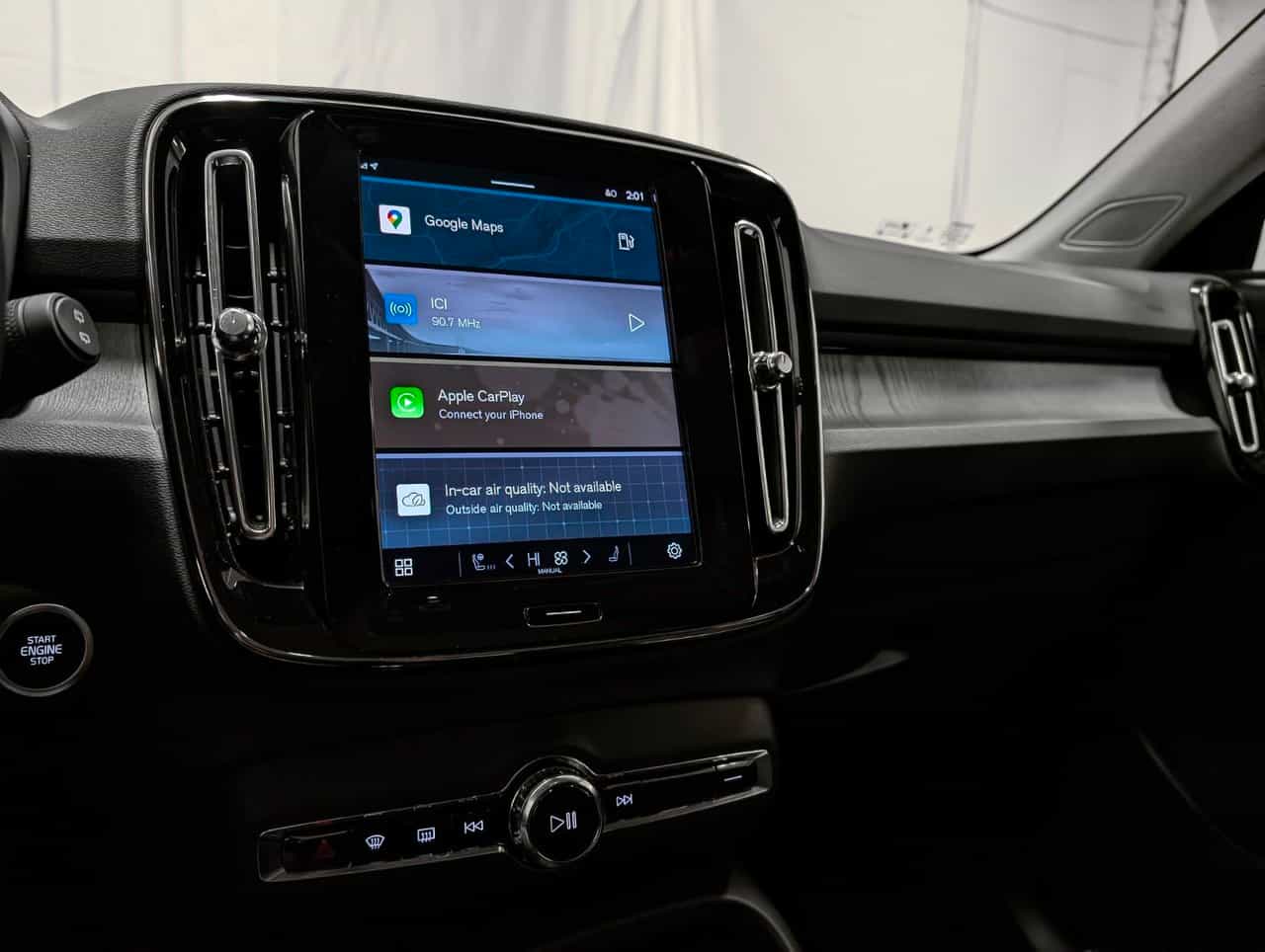 2025 Volvo XC40 B5 - Plus - Image 15