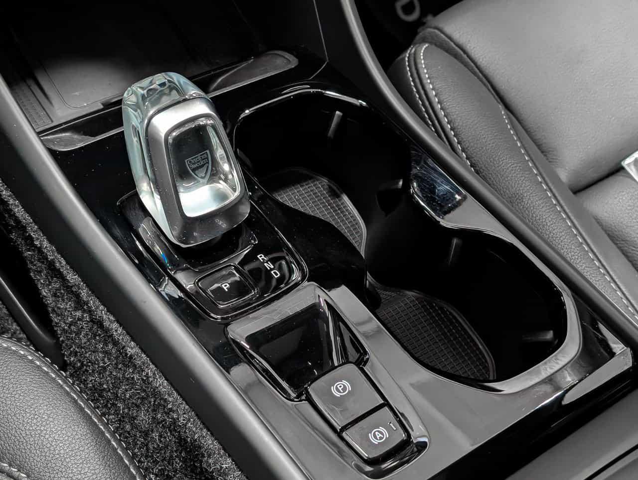 2025 Volvo XC40 B5 - Plus - Image 18