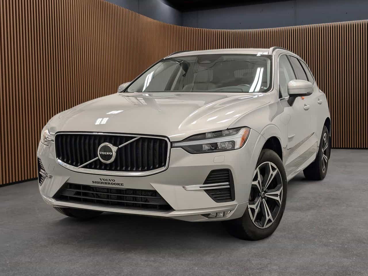 2022 Volvo XC60 Momentum - Image 1