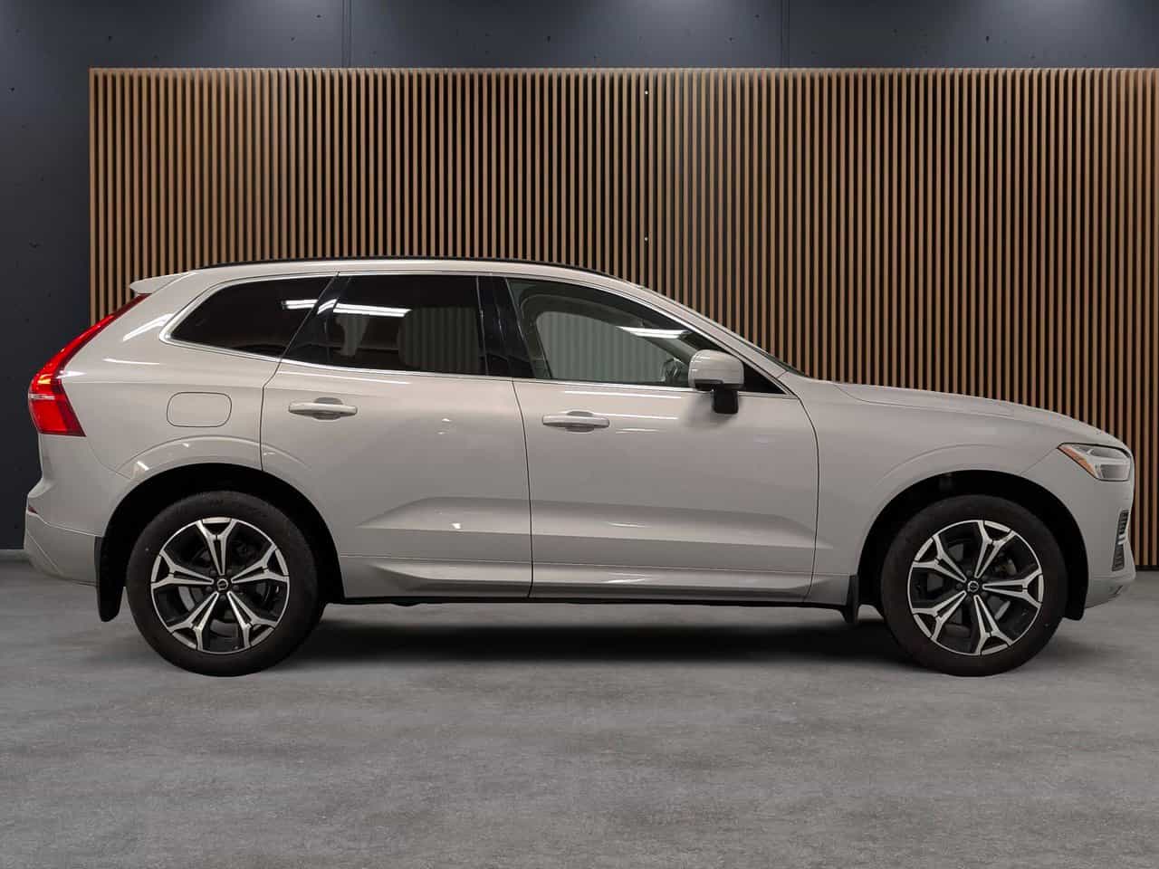 Image 7 Volvo XC60 Momentum 2022