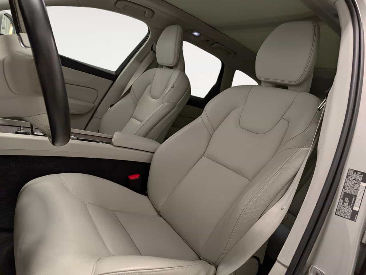 Image 9 Volvo XC60 Momentum 2022