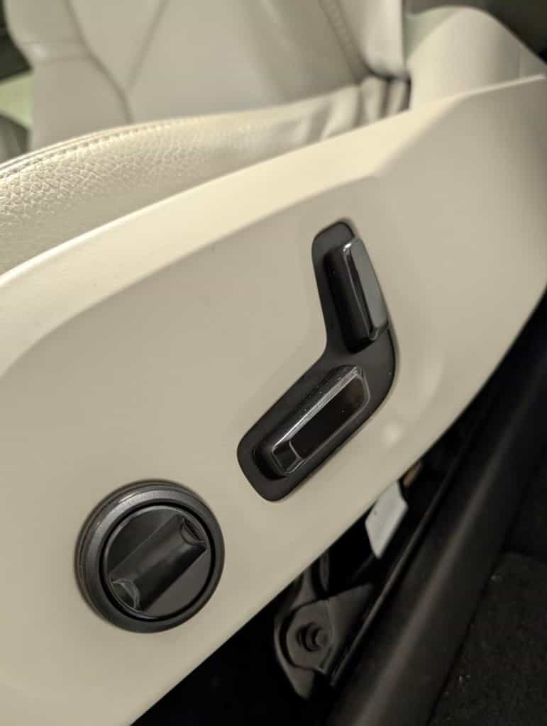 Image 10 Volvo XC60 Momentum 2022