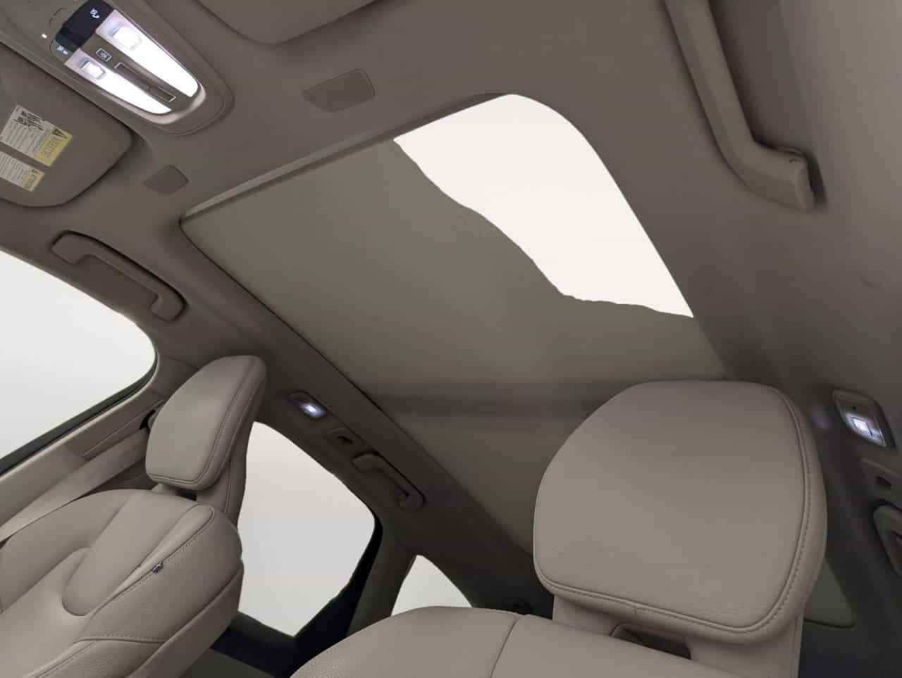 2022 Volvo XC60 Momentum - Image 11