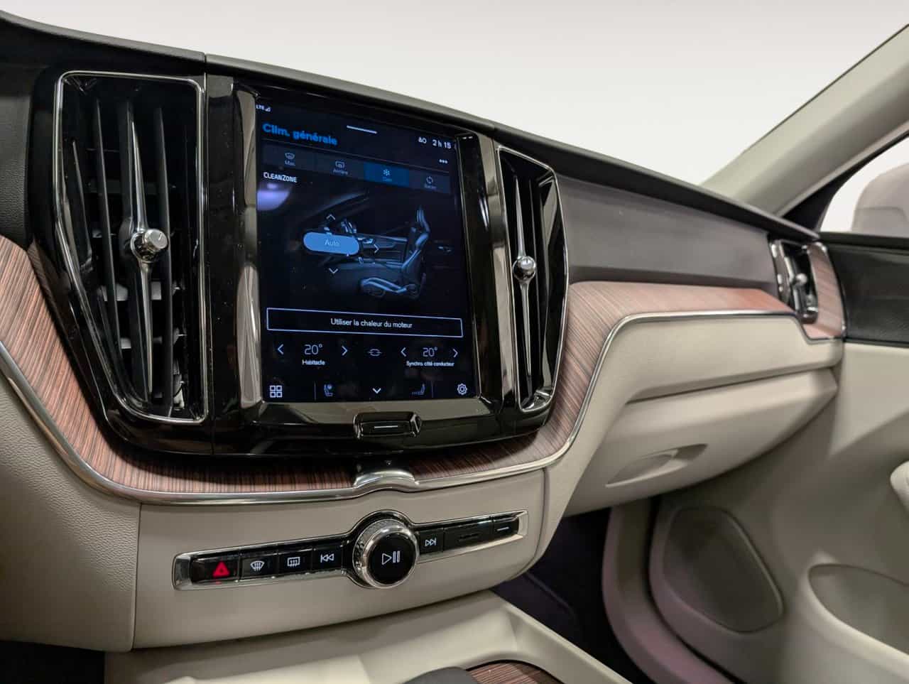 2022 Volvo XC60 Momentum - Image 15