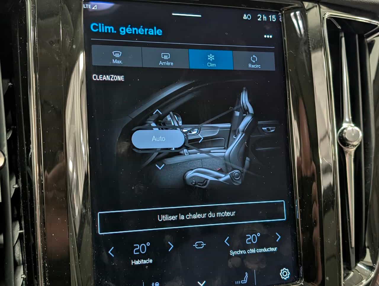 2022 Volvo XC60 Momentum - Image 16