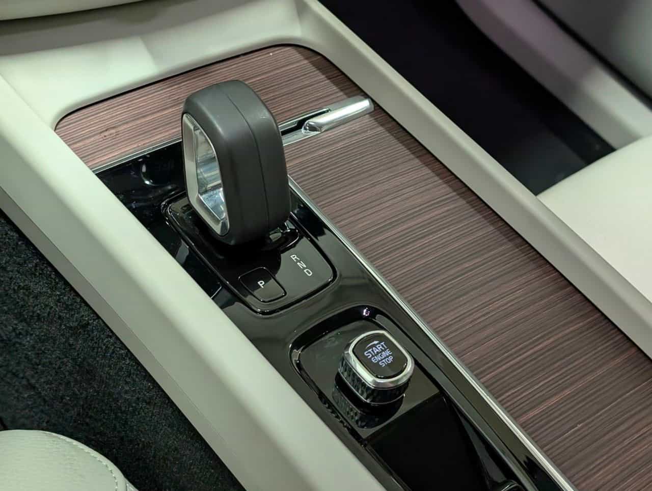 2022 Volvo XC60 Momentum - Image 19