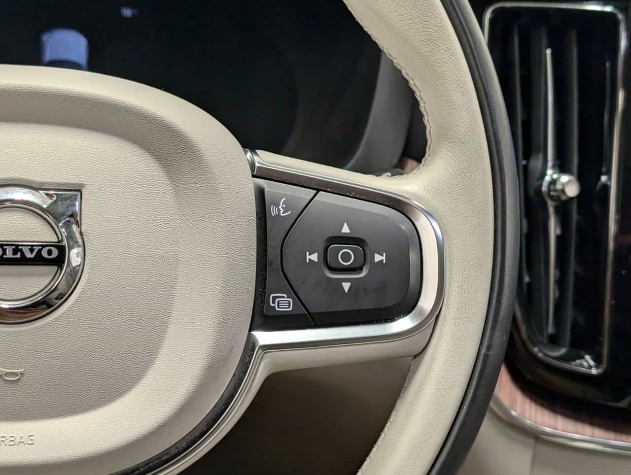 Image 20 Volvo XC60 Momentum 2022