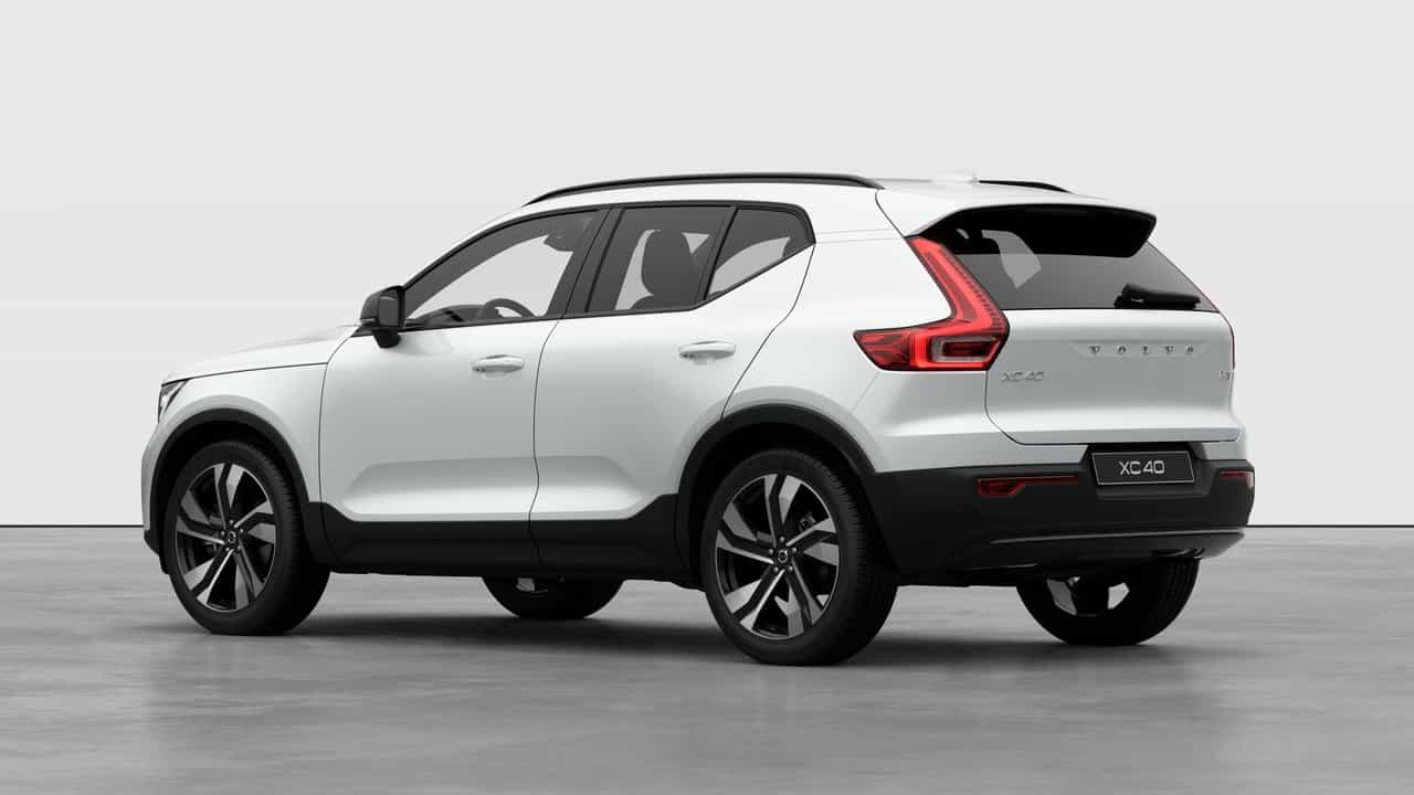 Image 2 Volvo XC40 B5 - Plus 2026