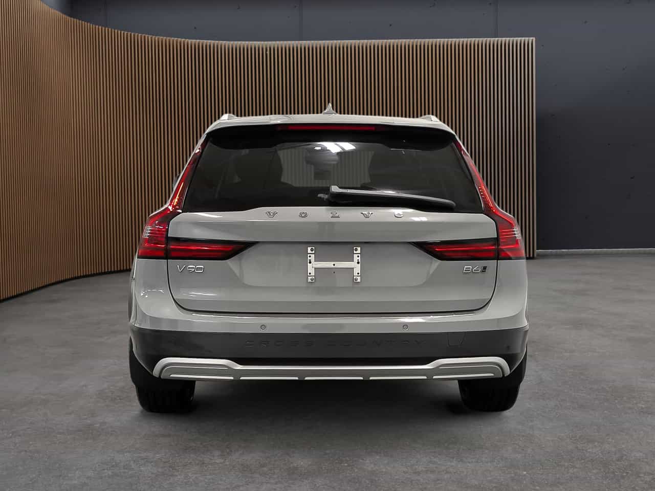 2025 Volvo V90 Cross Country B6 - CC Plus - Image 5