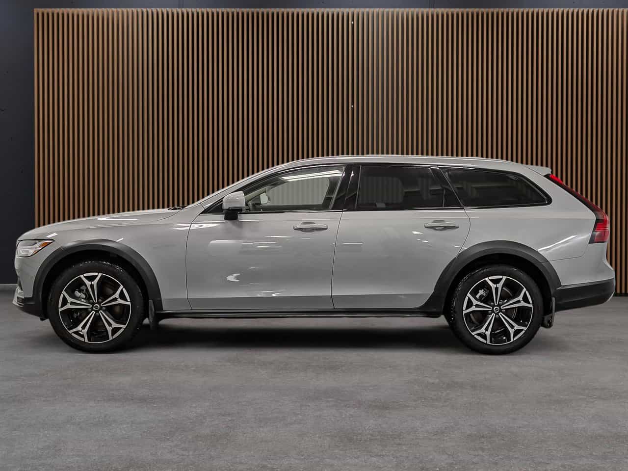 2025 Volvo V90 Cross Country B6 - CC Plus - Image 7