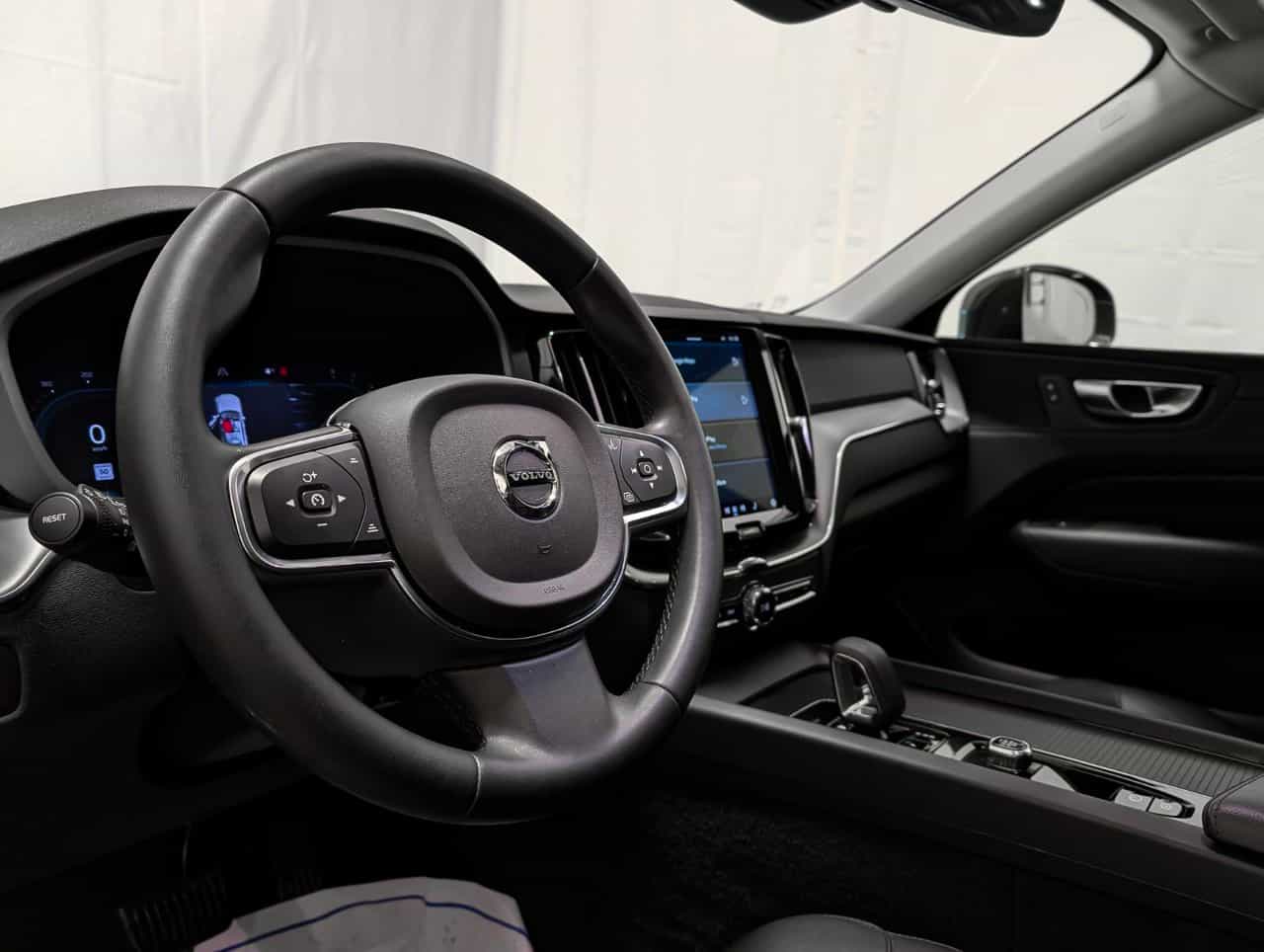 Image 8 Volvo XC60 Core B6 2023